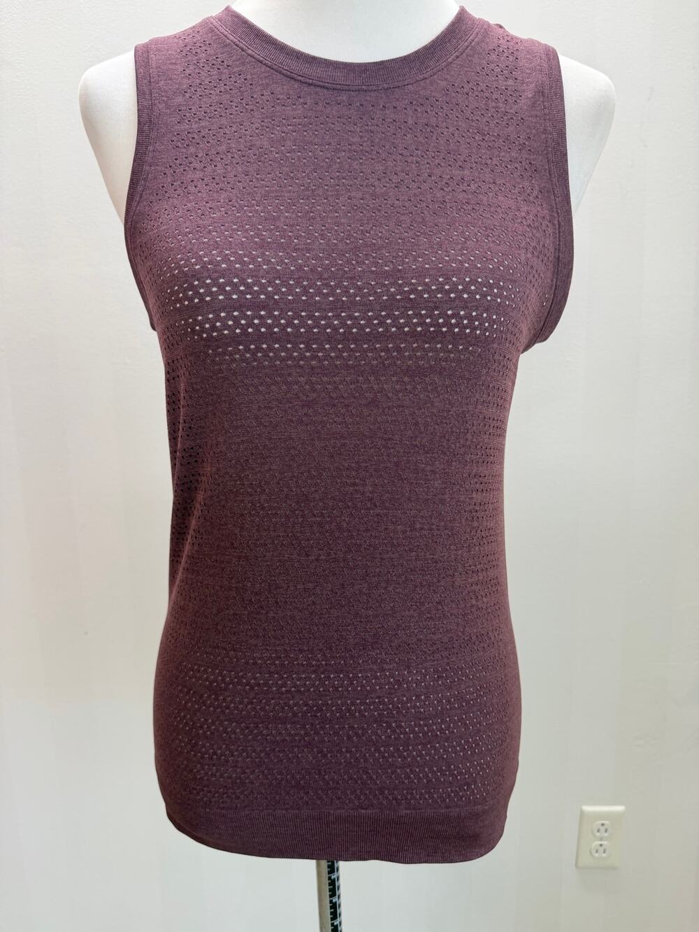 Lululemon Breeze By Muscle Tank II Seamless Perforated Sleeveless